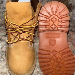 Toddler timberland wheat new in box other than trying to get them on 9c